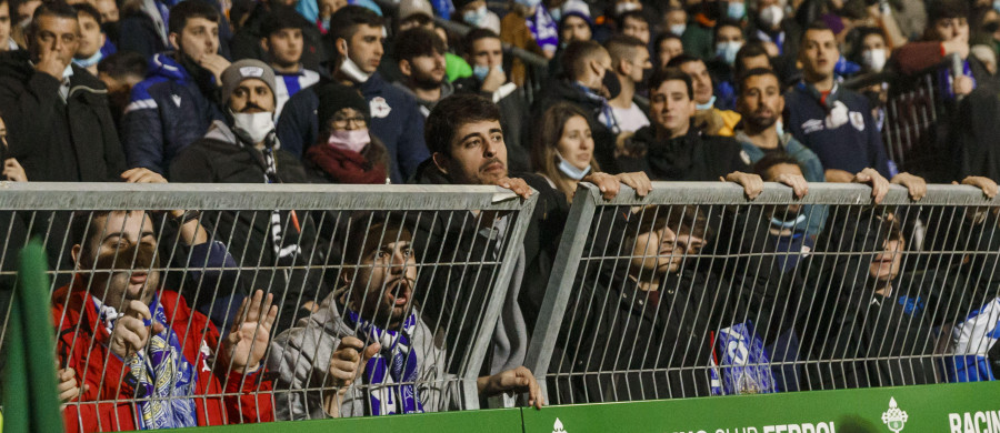 La afición del club coruñés clama contra los arbitrajes