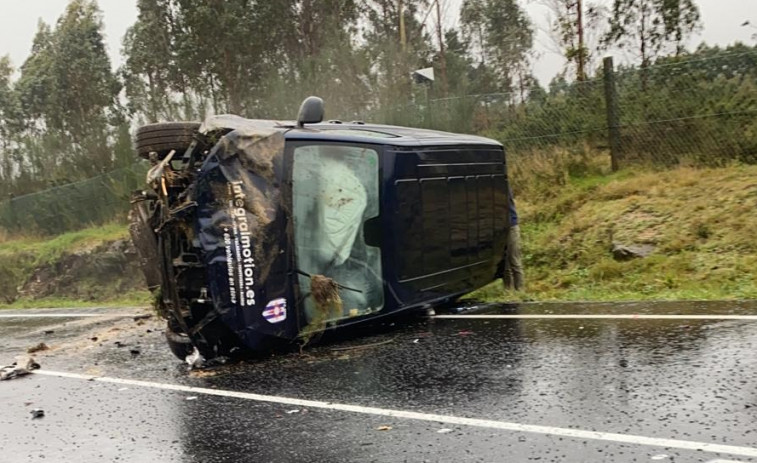 Varios jugadores y miembros del cuerpo técnico del Arzúa, implicados en un accidente