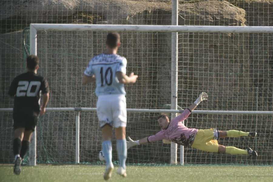 Un gol de Javi Sande rompe la racha negativa del Victoria