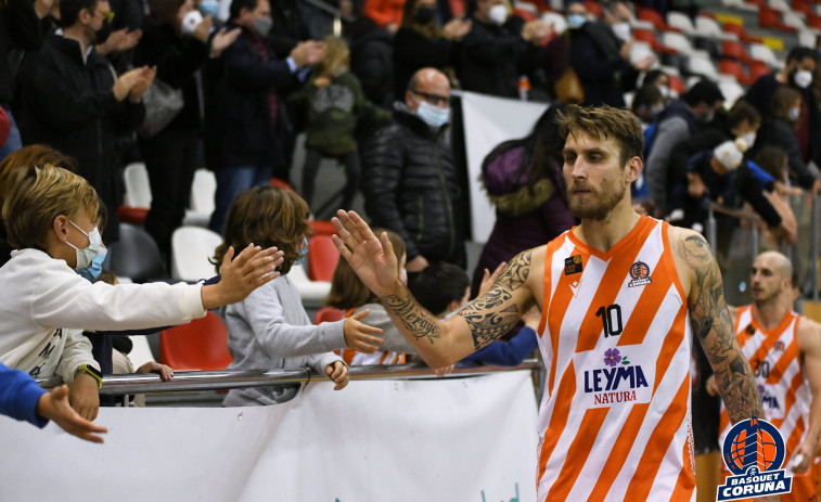 Javi Vega renueva y afrontará su tercera temporada en el Básquet Coruña