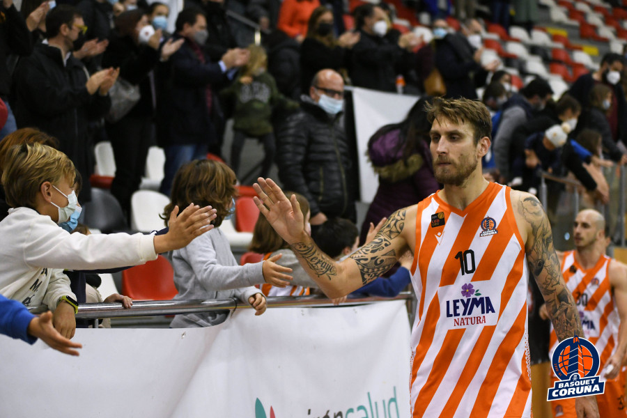 Javi Vega renueva y afrontará su tercera temporada en el Básquet Coruña