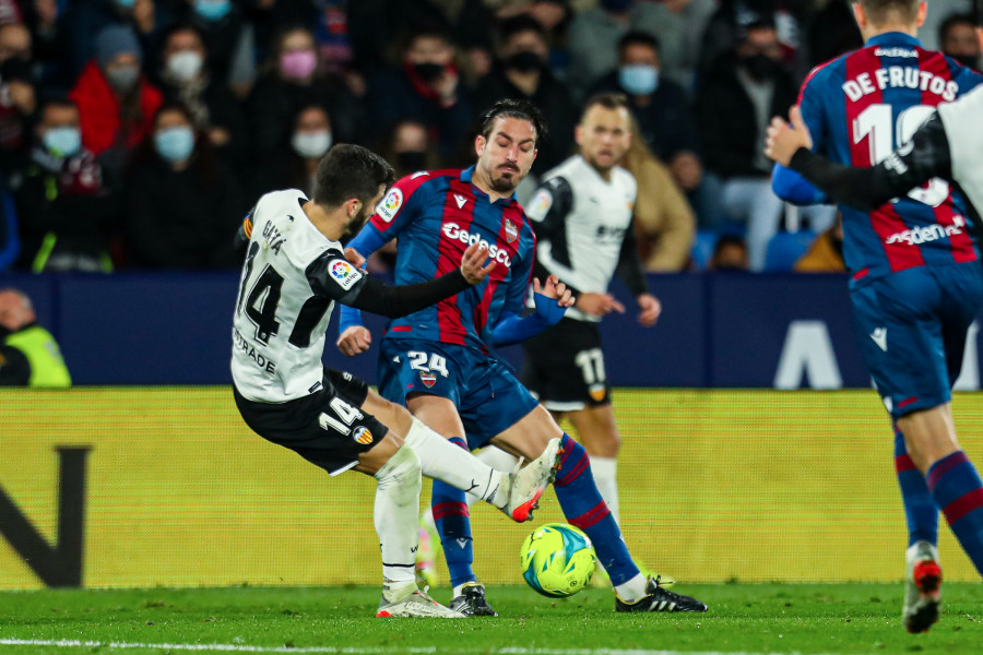 El Valencia le remonta al Levante un gran derbi