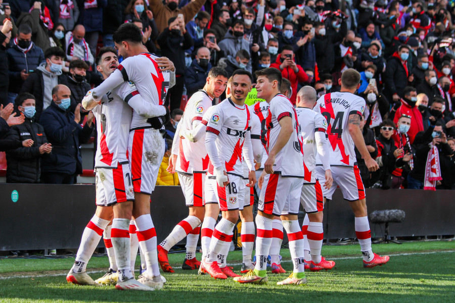 El Rayo Vallecano anuncia "varios positivos" y activa los protocolos "para controlar este brote"