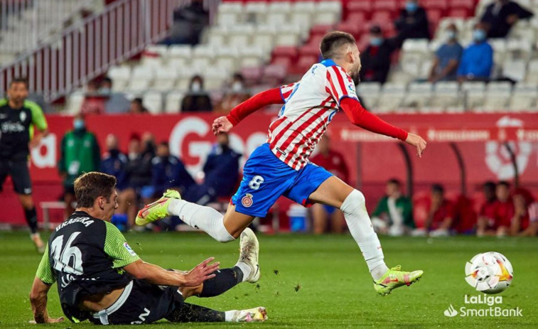 Los jugadores del Sporting se entrenan en casa a la espera de las PCR