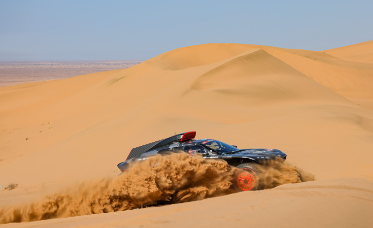 Al-Attiyah marca territorio en el prólogo del Dakar, con Carlos Sainz a 12 segundos