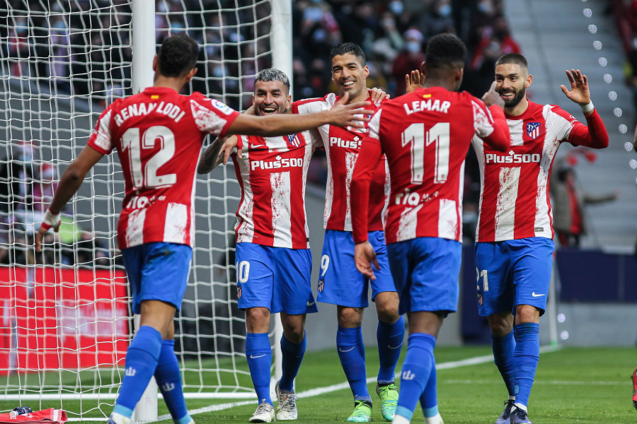 Correa devuelve al Atlético a puestos de Liga de Campeones (2-0)