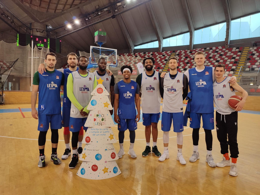 El Basquet Coruña colabora para que 500 niños tengan su juguete