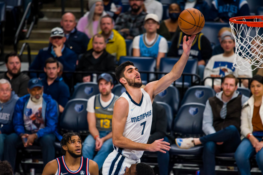 Santi Aldama participa en sexta victoria seguida de los Grizzlies