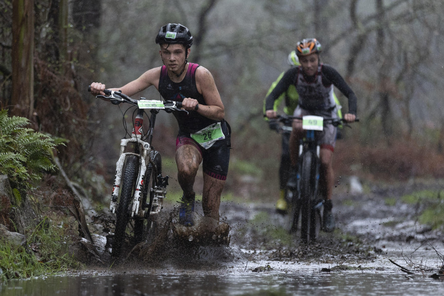 Alexandre Otero y Mar Delgado ganan el XIII Duatlón de Reis de Vimianzo