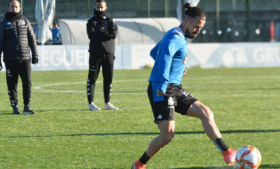 Héctor Hernández vuelve al grupo tras una jornada  al margen