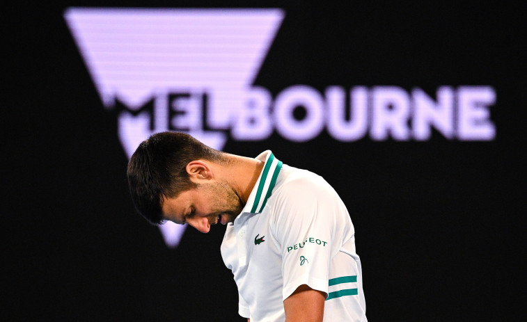 Djokovic abandona Australia tras perder la batalla judicial