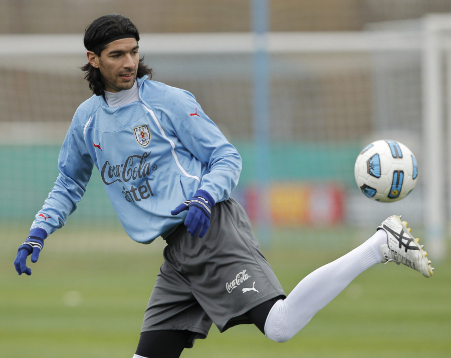 Sebastián 'el Loco' Abreu llega a Bolivia para dirigir al Always Ready