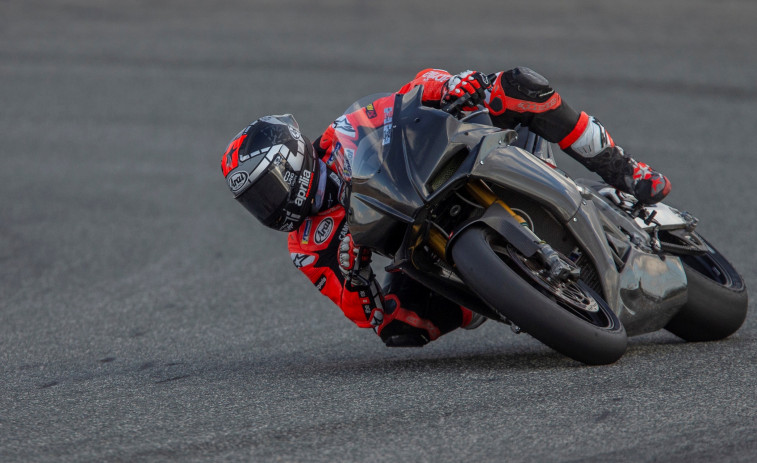 Maverick Viñales lidera la segunda jornada y por debajo de los dos minutos