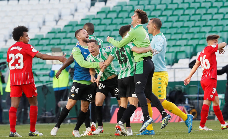 El TAD suspende la sanción al Benito Villamarín por el incidente en el derbi sevillano de Copa del Rey