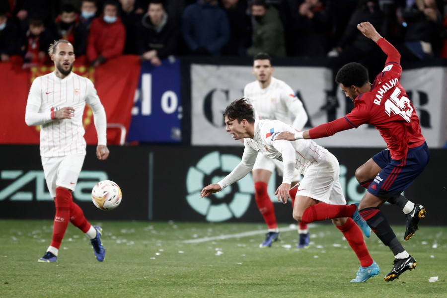 El Sevilla desperdicia un penalti en el 90' y da vía libre al Real Madrid