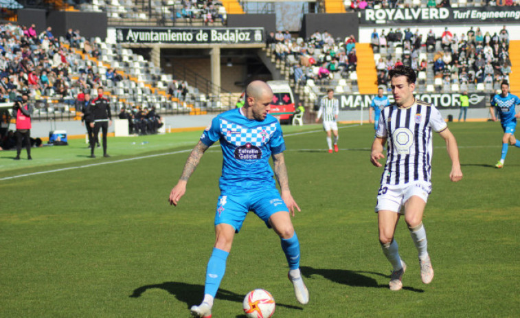 Empate en el campo del Badajoz del Racing, que no se acerca a la zona de playoff