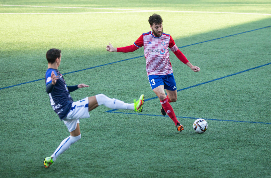 Paso atrás del Arosa con una derrota contundente ante el Llanera