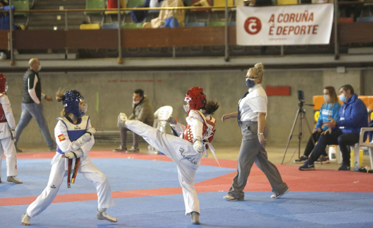 A Copa Cidade da Coruña de taekwondo congregou a medio milleiro de deportistas de 44 clubs de toda a Península
