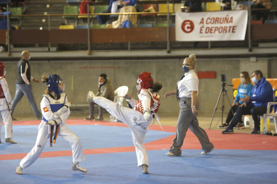 A Copa Cidade da Coruña de taekwondo congregou a medio milleiro de deportistas de 44 clubs de toda a Península