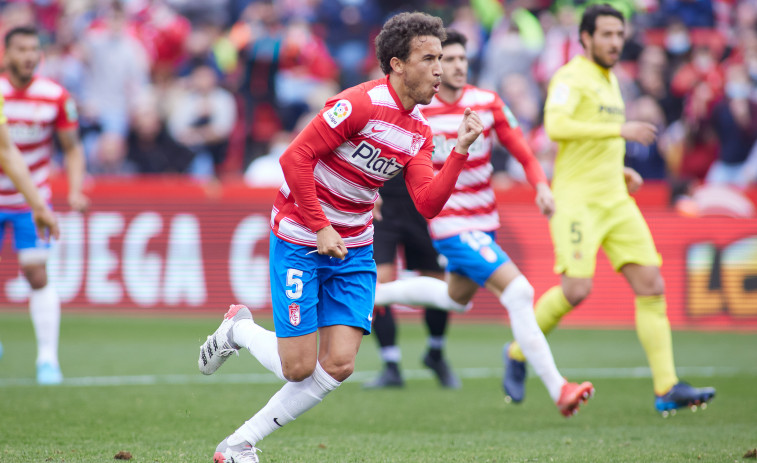 Un triplete de Danjuma fulmina al Granada en un frenético partido