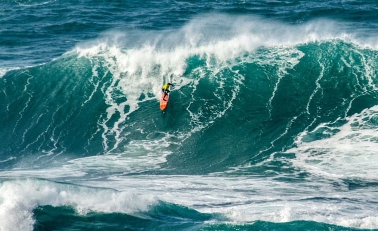 El niño prodigio de Nazaré estrena el Coruña Big Waves