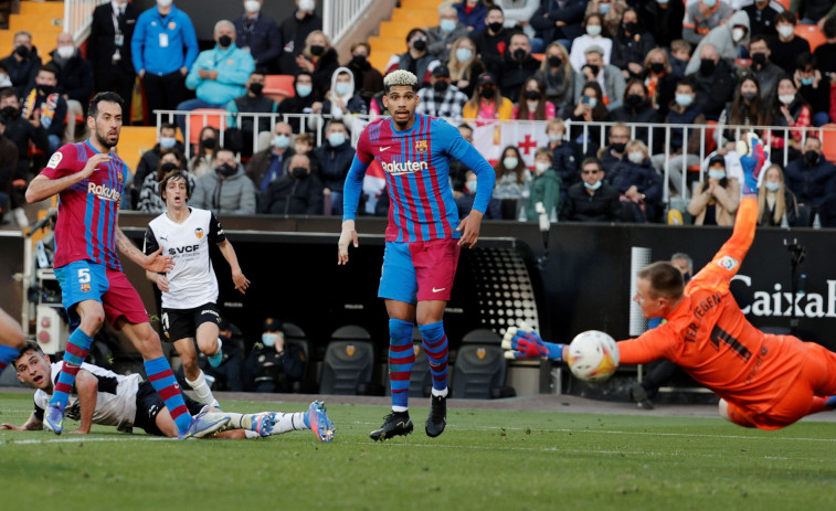 Mestalla topa con el Barça más efectivo