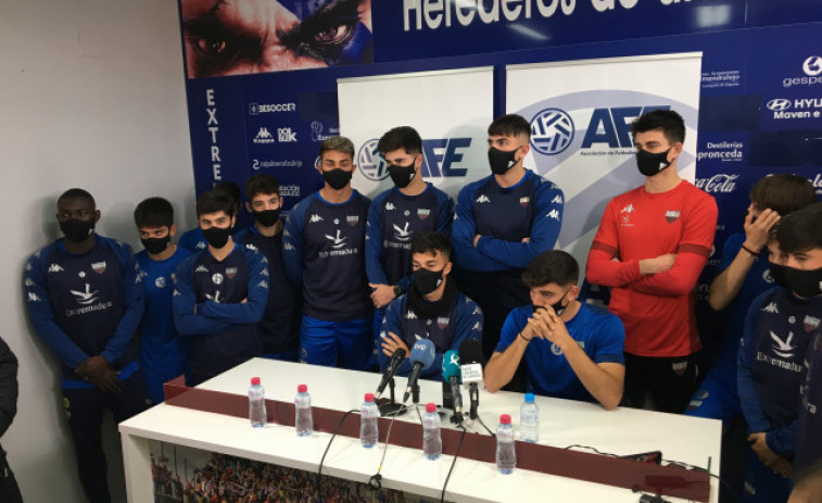 La plantilla del Extremadura UD anuncia una huelga lo que llevaríaa no jugar contra el Racing de Ferrol