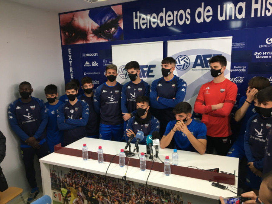 La plantilla del Extremadura UD anuncia una huelga lo que llevaríaa no jugar contra el Racing de Ferrol