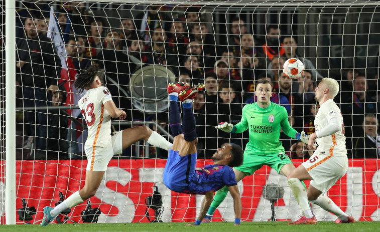 Iñaki Peña anula al Barça y hace soñar al Galatasaray
