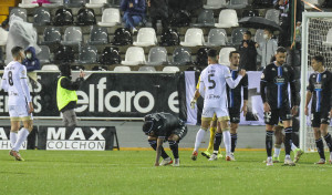 El entorno del Depor, hastiado tras el varapalo de Badajoz