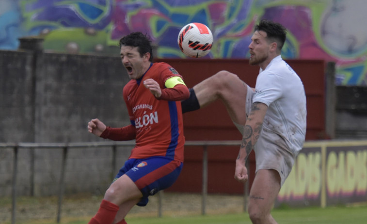 Las decisiones arbitrales y la puntería de la Sarriana tumban al Betanzos (1-2)