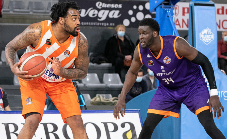 El Leyma Basquet Coruña sigue sin levantar cabeza lejos de Riazor