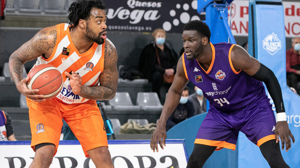 El Leyma Basquet Coruña sigue sin levantar cabeza lejos de Riazor