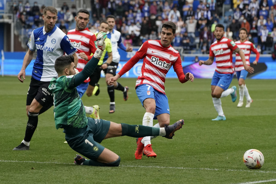 El Granada remonta un partido loco en Vitoria