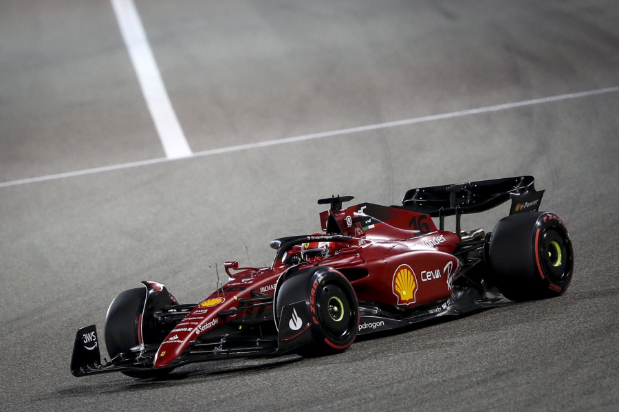 Leclerc primer líder al ganar Baréin y Sainz completó el "doblete" de Ferrari