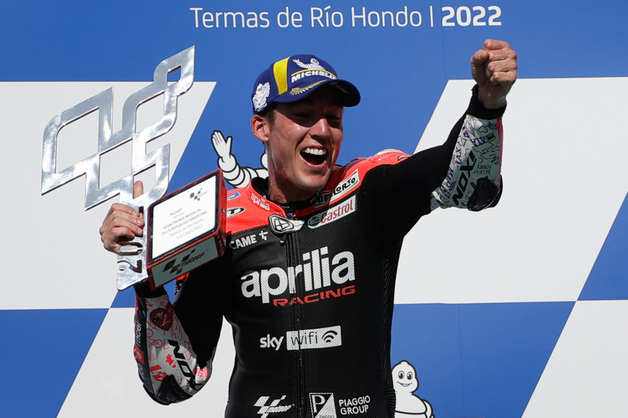 Doscientos grandes premios después, Aleix Espargaró recibe su recompensa