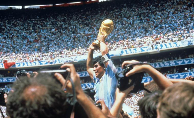 El COTIF rinde homenaje a Maradona con una estatua, camiseta y fotografía