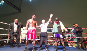 Triunfal debut de Dani Moukoko en la primera velada de boxeo con retransmisión para invidentes