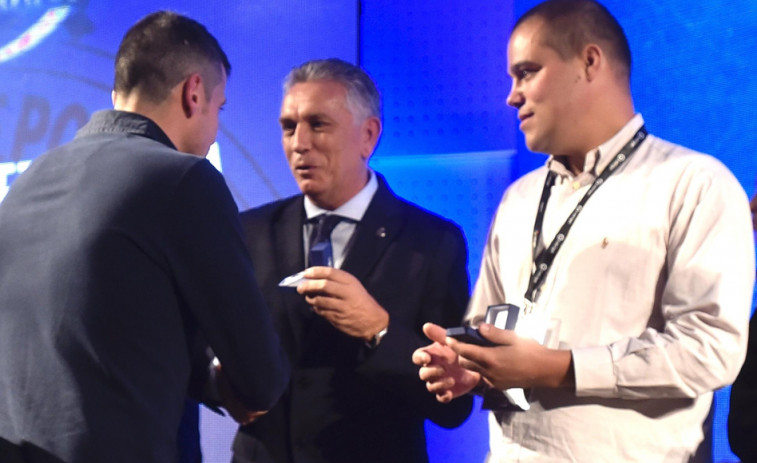 Depor | La entrega  de insignias  de plata,  el 26 de abril