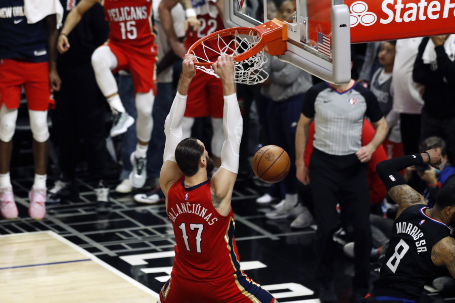 Los Pelicans vencen con épica a los Clippers y jugarán los playoffs