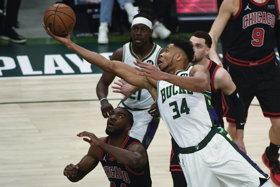 Antetokounmpo doma a los Bulls