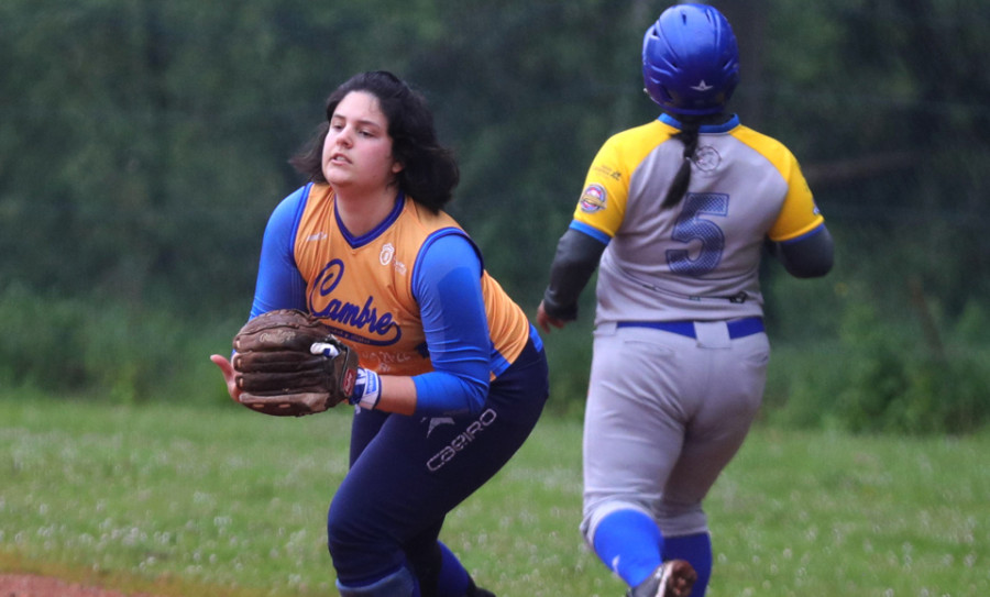 El Béisbol Cambre supera al Capitalinos y logra su primer doblete