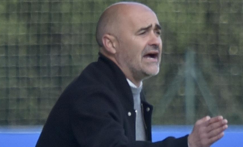 Óscar Gilsanz, entrenador del Fabril   JAVIER ALBORÉS