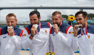 El K4 500 del betanceiro Carlos Arévalo, plata en Tokio, contra Toro y Garrote