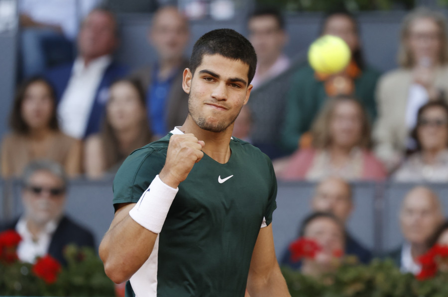 Alcaraz arrolla a Zverev y conquista el Mutua Madrid Open