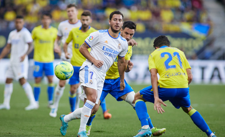 El Cádiz perdona al campeón y ya no depende de sí mismo