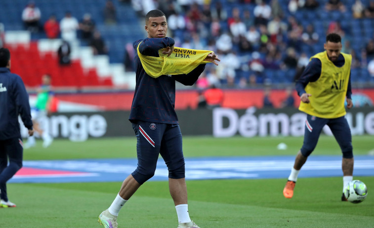 Mbappé cumple su último entrenamiento del curso con su futuro en suspenso