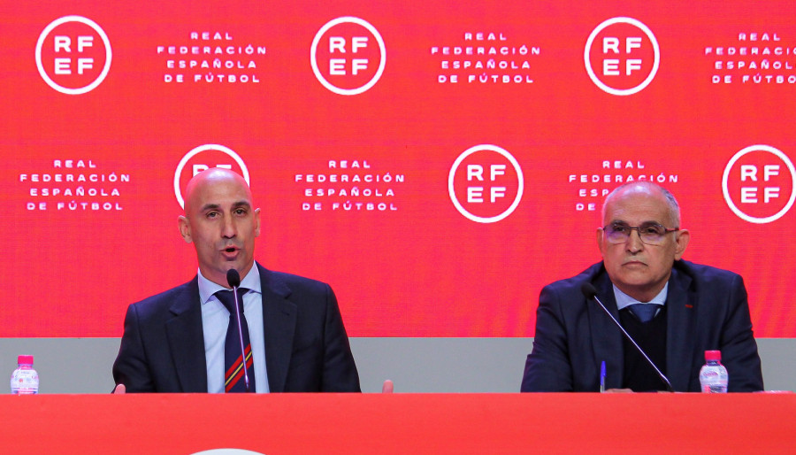 Rubiales insta a LaLiga y clubes a solicitar el fuera de juego semiautomático