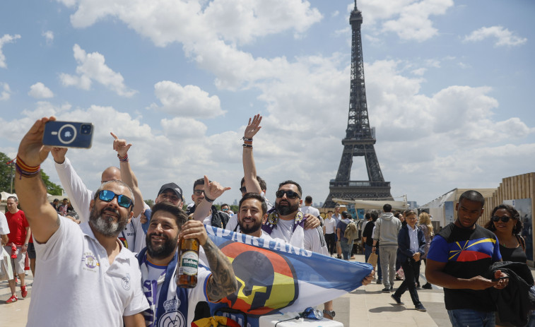 El madridismo asalta la Torre Eiffel