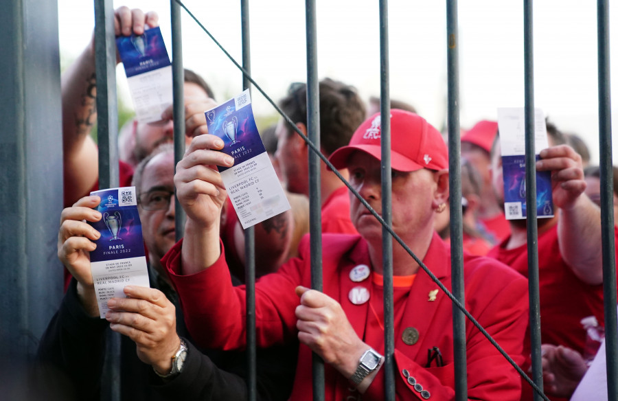 Francia insiste en culpar a los aficionados ingleses del caos de la Champions